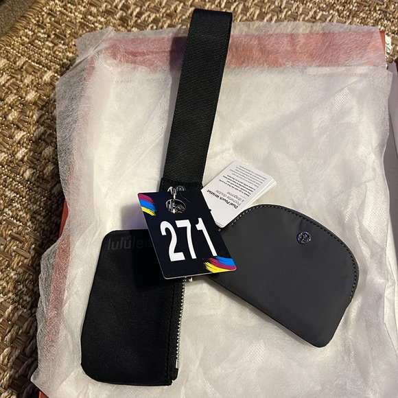 271, 🔥🔥NWT Lululemon Rare Dual Pouch Black/Gray wristlet - Picture 5 of 8